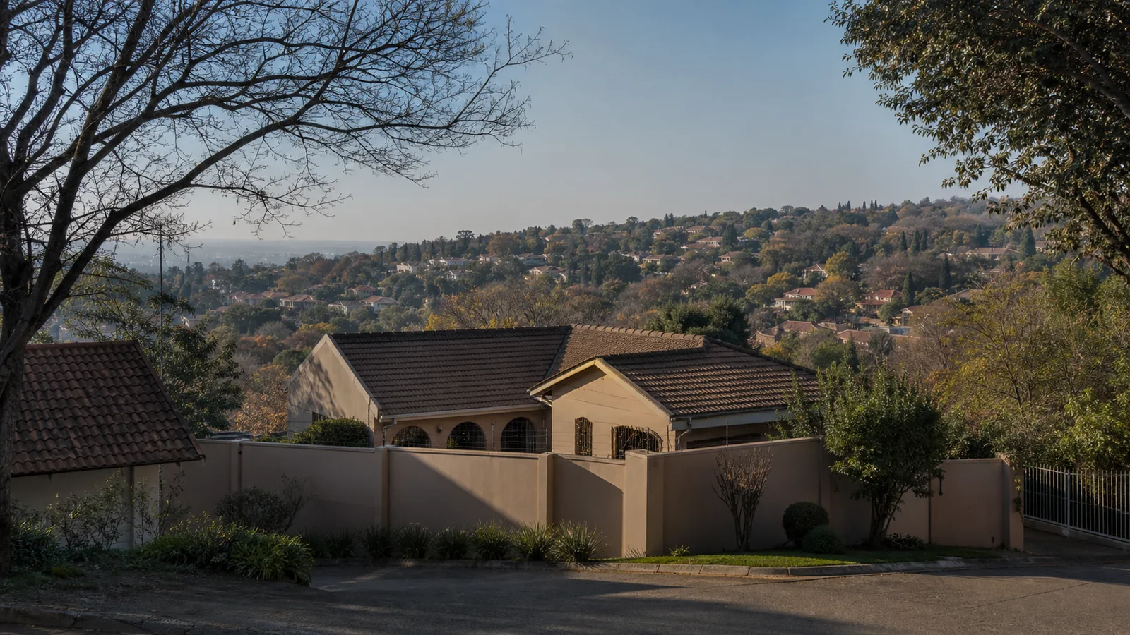 Editorial view of mature hillside residential property context in Bergbron
